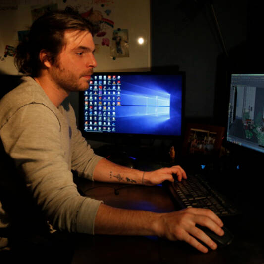 Donat D. - 3D Artist Senior — Packshots, Illustrations & Film