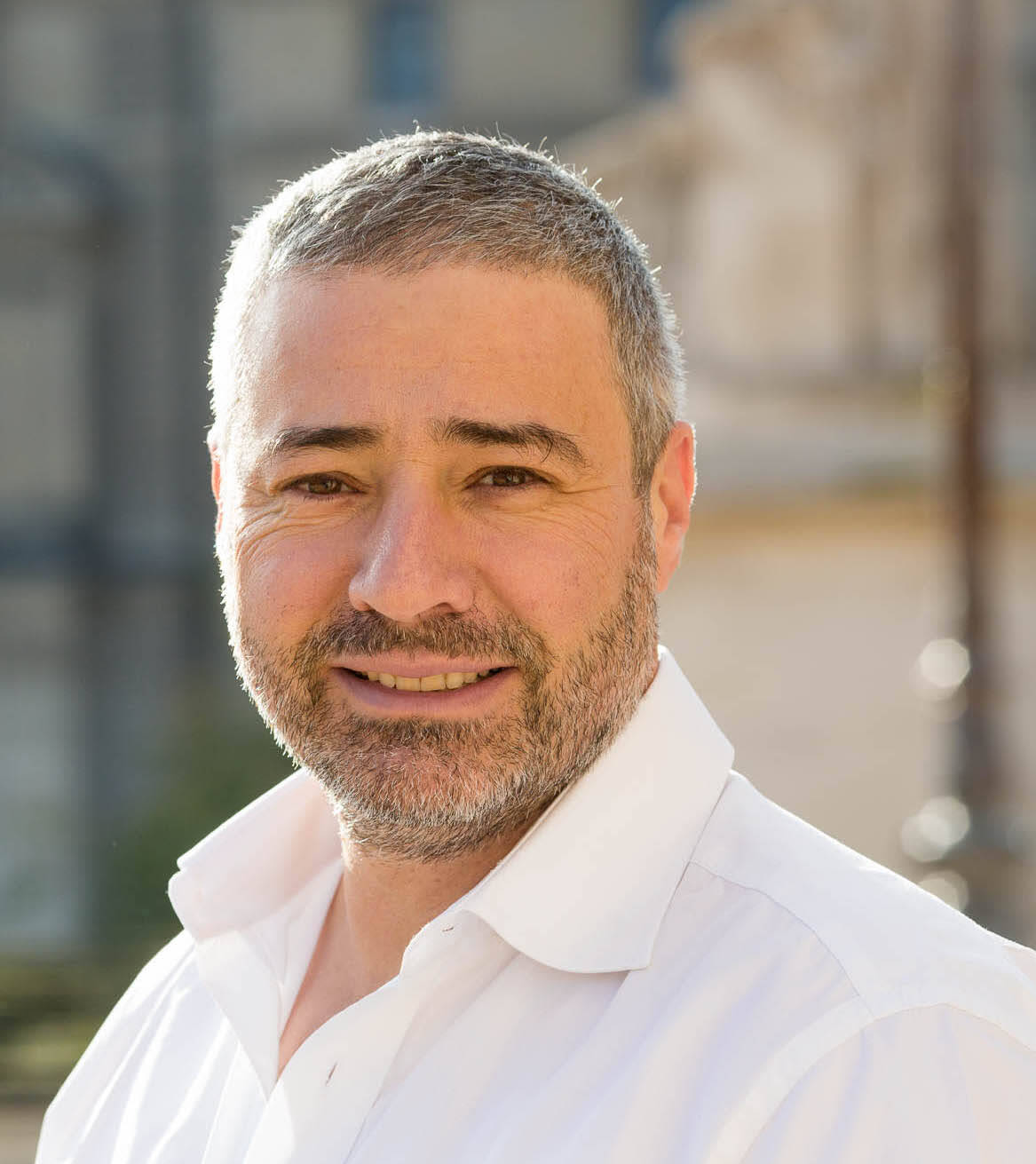 Yves S.