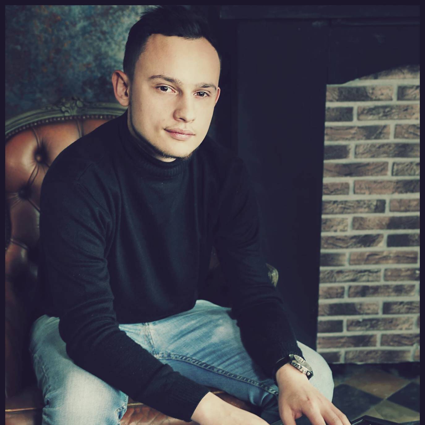 Theo Rizzo - Copywriter expérimenté diplômé en journalisme